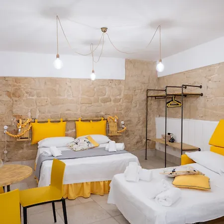 Palazzo Nicolaus Del Borgo Antico Couette-café Bari